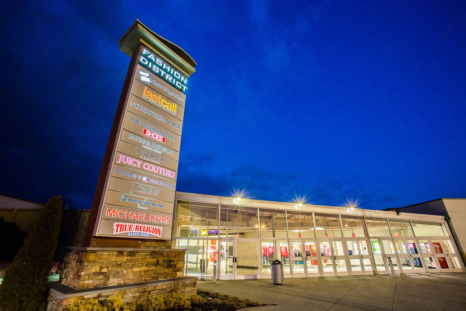 5 Minute Drive to Potomac Mills Mall 5 Minute Drive to Potomac Mills Mall